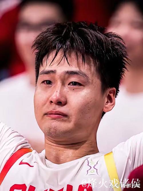 媒体人:赵睿没什么大问题&最近在养伤比赛上强度后有点反应 媒体人:赵睿没什么大问题&最近在养伤比赛上强度后有点反应